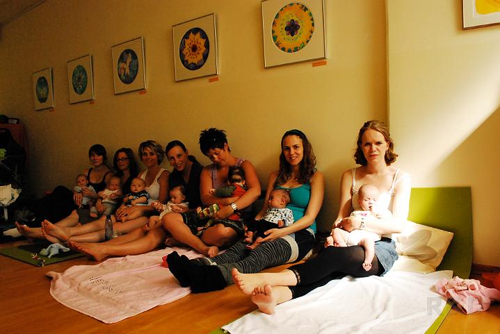 Zonneoog babymassage mei 2009 (1).JPG